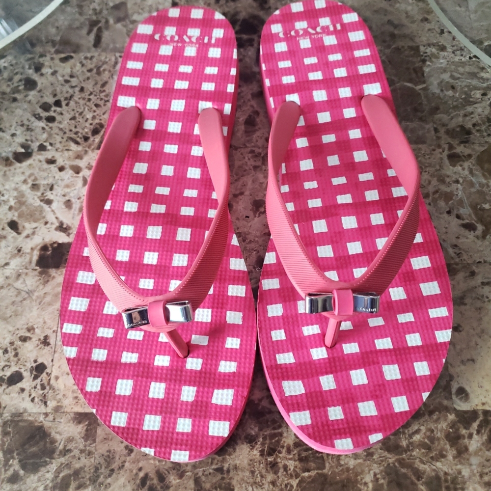 Women Gingham Coach Poppy Pink Flip Flops With Metal Bow Size 9M